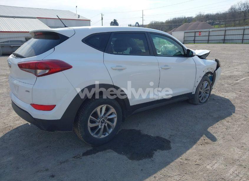 Photo 4 of 2018 Hyundai Tucson SE (VIN KM8J2CA43JU710419)
