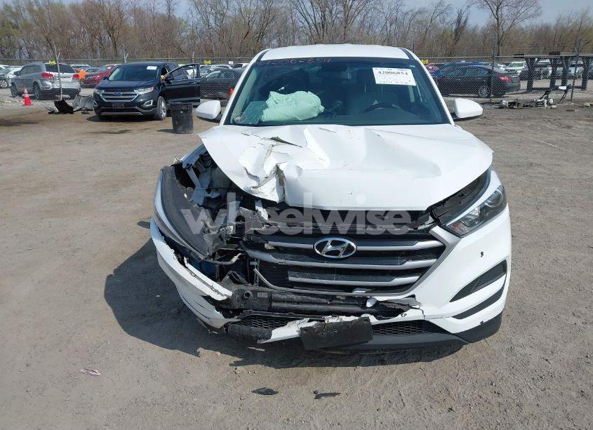 Photo 6 of 2018 Hyundai Tucson SE (VIN KM8J2CA43JU710419)