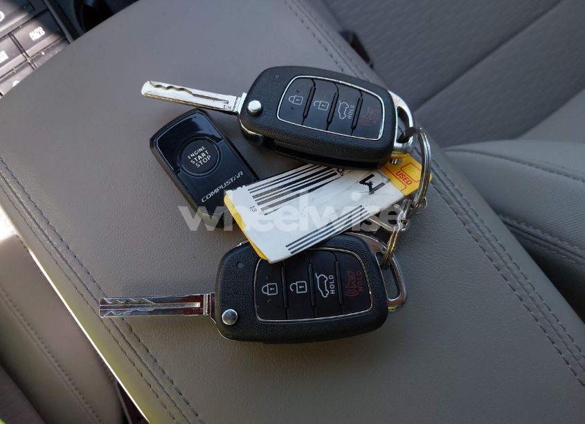 Photo 11 of 2019 Hyundai Tucson SE (VIN KM8J2CA43KU010613)