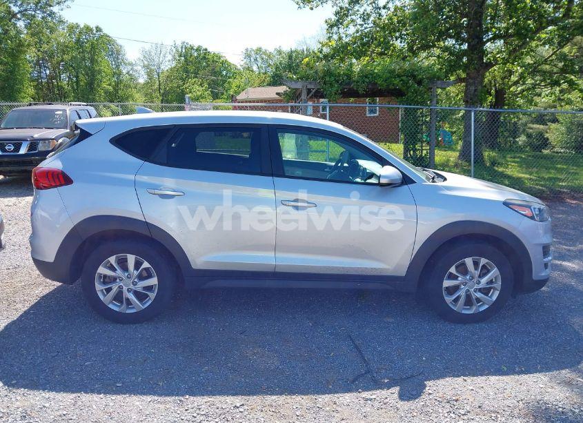 Photo 13 of 2019 Hyundai Tucson SE (VIN KM8J2CA43KU010613)