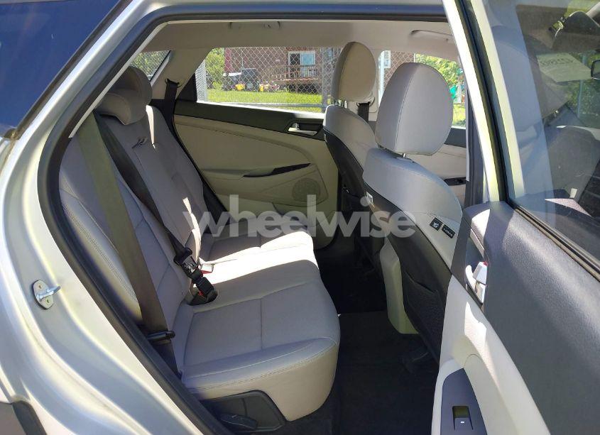 Photo 8 of 2019 Hyundai Tucson SE (VIN KM8J2CA43KU010613)