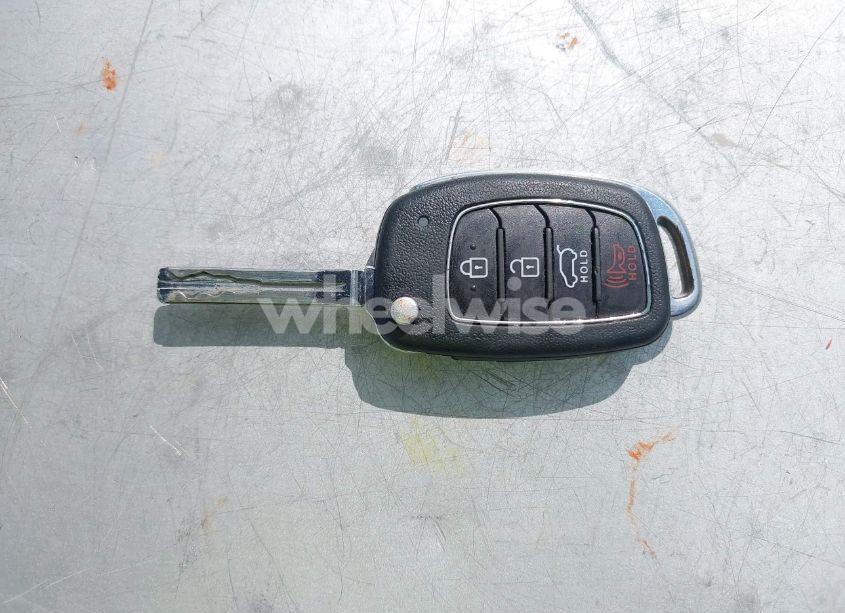 Photo 11 of 2019 Hyundai Tucson SE (VIN KM8J2CA44KU937152)