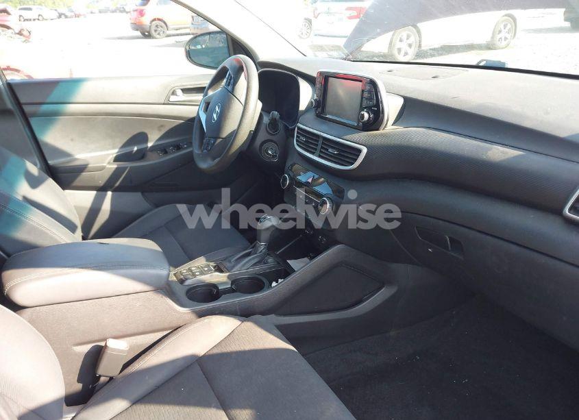 Photo 5 of 2019 Hyundai Tucson SE (VIN KM8J2CA45KU043581)