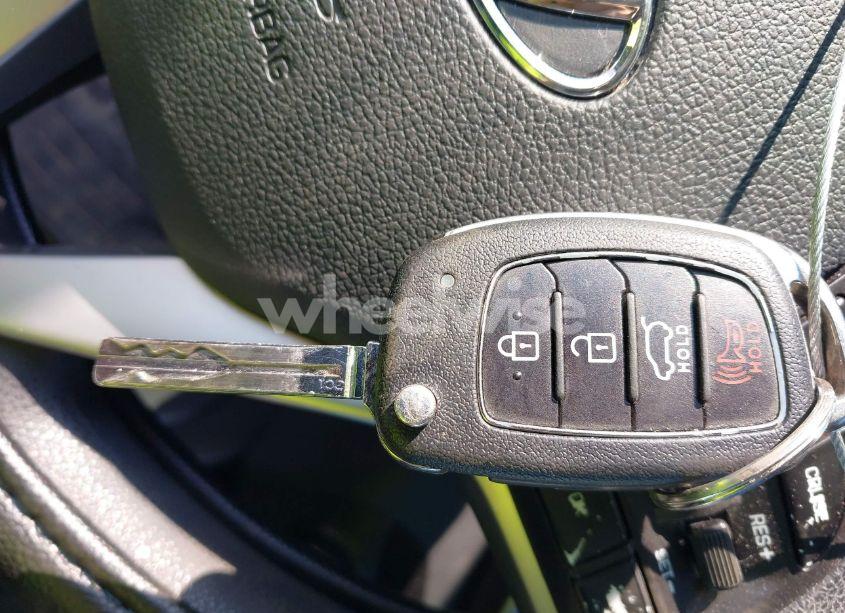 Photo 11 of 2019 Hyundai Tucson SE (VIN KM8J2CA45KU890701)