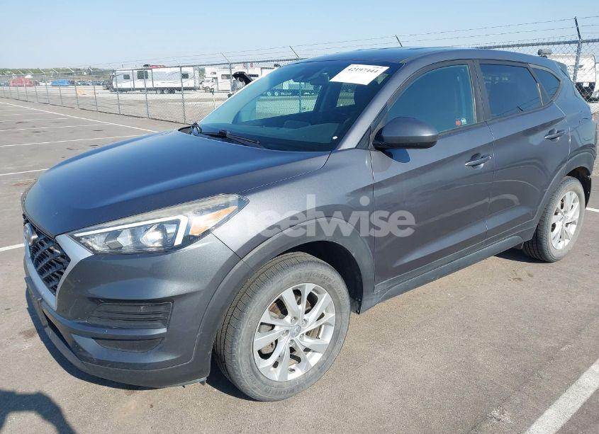 Photo 2 of 2019 Hyundai Tucson SE (VIN KM8J2CA45KU890701)