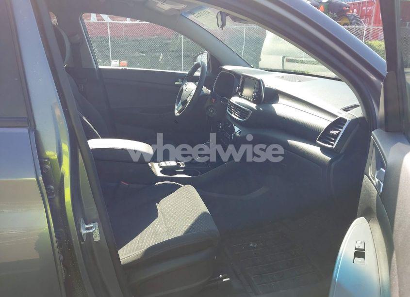 Photo 5 of 2019 Hyundai Tucson SE (VIN KM8J2CA45KU890701)