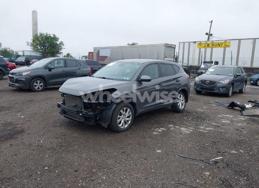 Photo 2 of 2020 Hyundai Tucson SE (VIN KM8J2CA45LU161342)