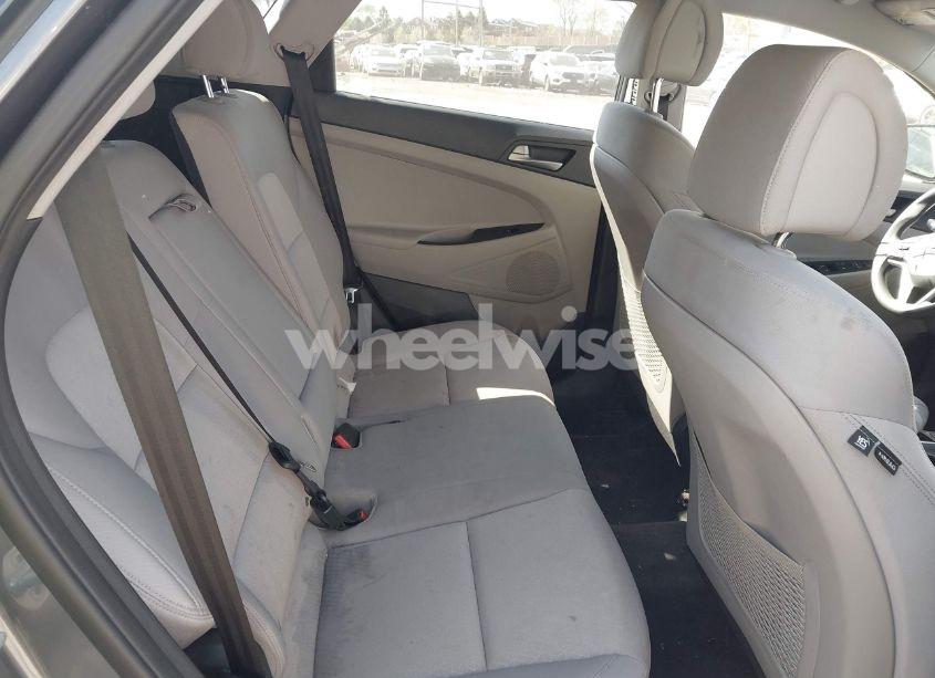 Photo 8 of 2018 Hyundai Tucson SE (VIN KM8J2CA46JU658316)