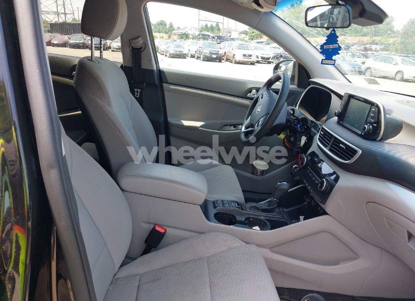 Photo 5 of 2019 Hyundai Tucson SE (VIN KM8J2CA46KU865080)