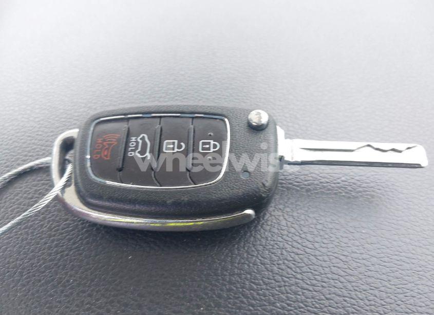 Photo 11 of 2019 Hyundai Tucson SE (VIN KM8J2CA46KU937184)