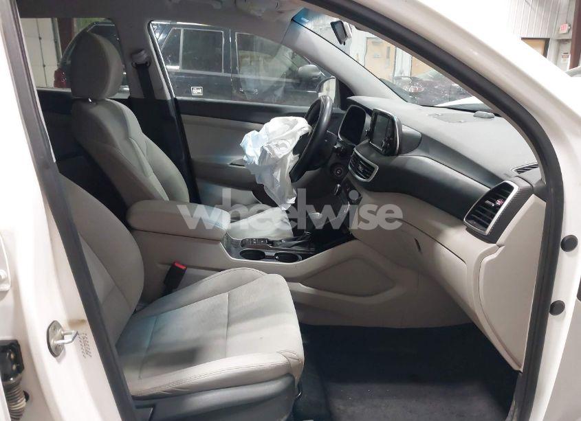 Photo 5 of 2020 Hyundai Tucson SE (VIN KM8J2CA46LU135560)