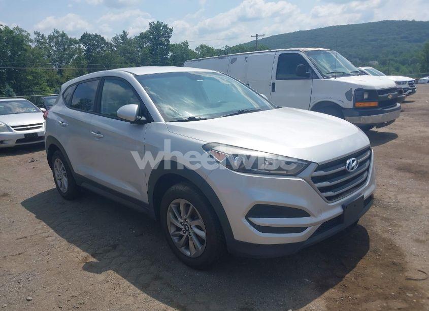 2018 Hyundai Tucson SE (VIN KM8J2CA47JU653416) main photo