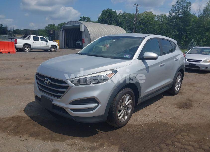 Photo 2 of 2018 Hyundai Tucson SE (VIN KM8J2CA47JU653416)