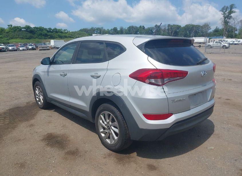 Photo 3 of 2018 Hyundai Tucson SE (VIN KM8J2CA47JU653416)