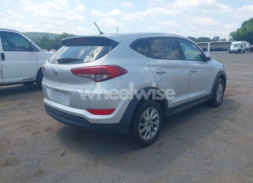 Photo 4 of 2018 Hyundai Tucson SE (VIN KM8J2CA47JU653416)