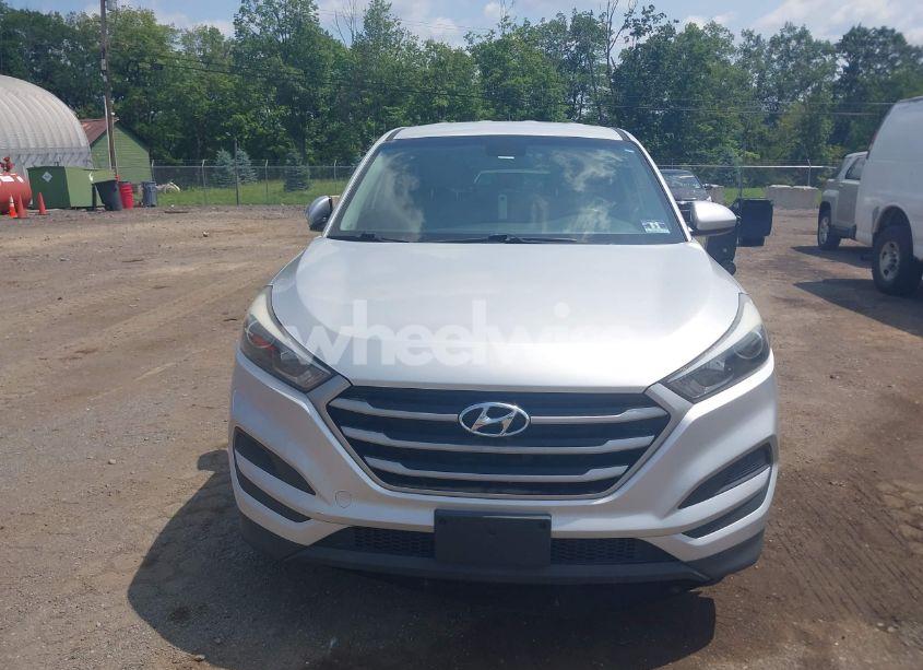 Photo 6 of 2018 Hyundai Tucson SE (VIN KM8J2CA47JU653416)