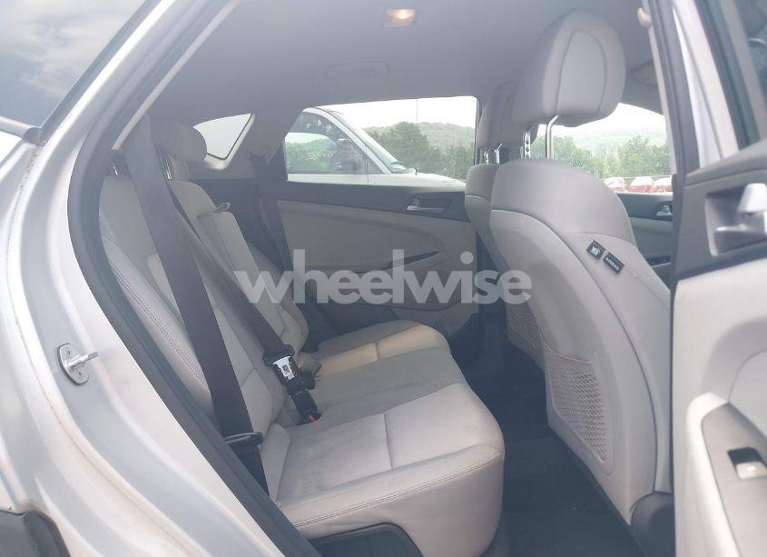 Photo 8 of 2018 Hyundai Tucson SE (VIN KM8J2CA47JU653416)