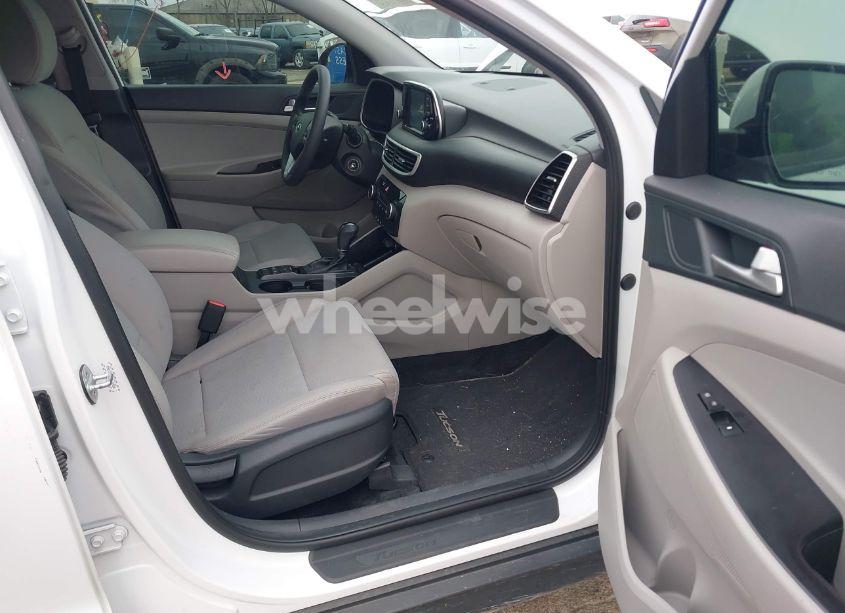 Photo 5 of 2020 Hyundai Tucson SE (VIN KM8J2CA47LU112028)