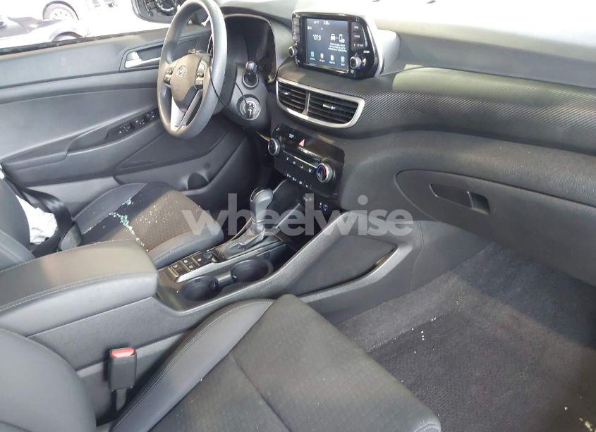 Photo 5 of 2019 Hyundai Tucson SE (VIN KM8J2CA48KU993577)