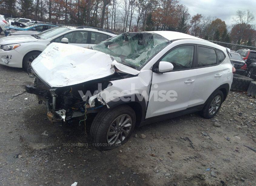 Photo 2 of 2018 Hyundai Tucson SE (VIN KM8J2CA49JU807348)