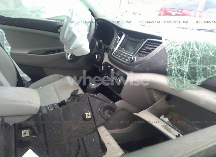 Photo 5 of 2018 Hyundai Tucson SE (VIN KM8J2CA49JU807348)