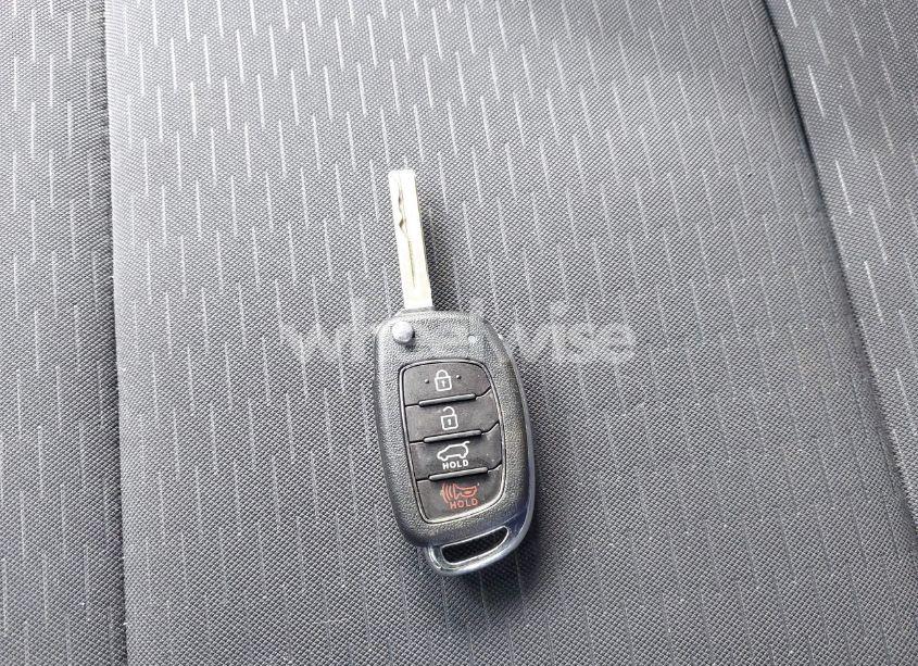 Photo 11 of 2019 Hyundai Tucson SE (VIN KM8J2CA49KU072789)