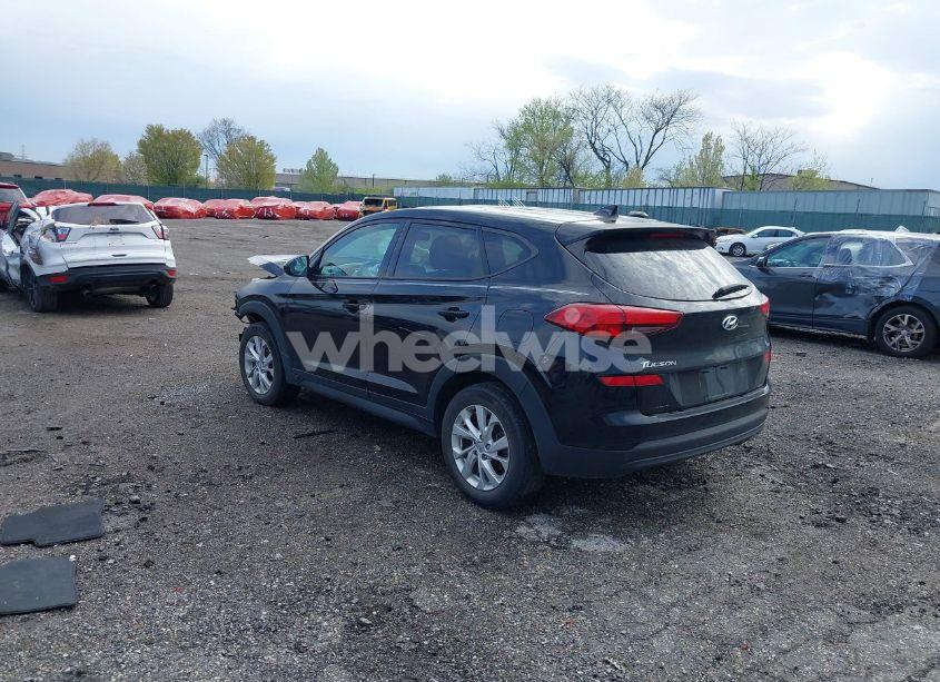 Photo 3 of 2019 Hyundai Tucson SE (VIN KM8J2CA49KU072789)