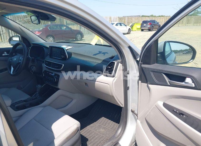 Photo 5 of 2019 Hyundai Tucson SE (VIN KM8J2CA49KU894685)