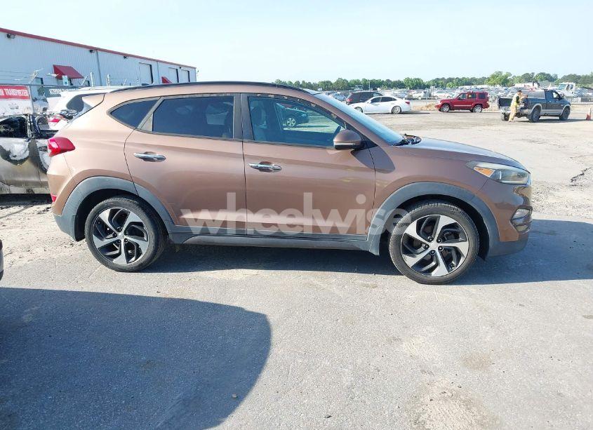 Photo 14 of 2016 Hyundai Tucson LIMITED (VIN KM8J33A20GU058654)