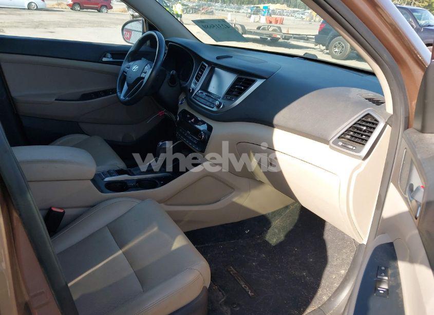 Photo 5 of 2016 Hyundai Tucson LIMITED (VIN KM8J33A20GU058654)