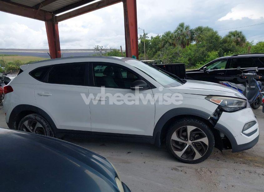 Photo 13 of 2016 Hyundai Tucson SPORT (VIN KM8J33A20GU074997)