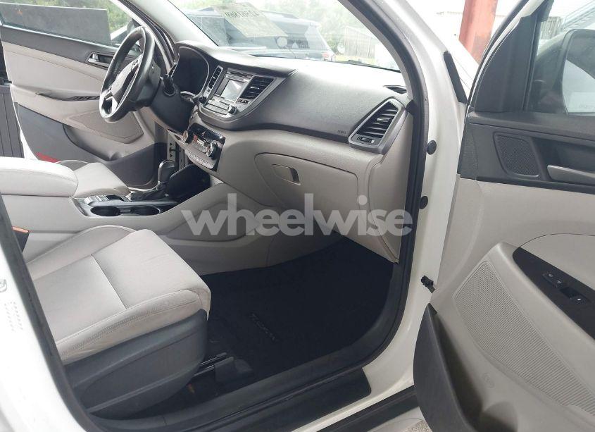 Photo 5 of 2016 Hyundai Tucson SPORT (VIN KM8J33A20GU074997)