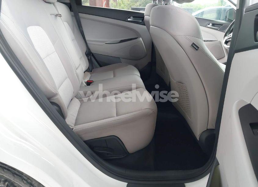 Photo 8 of 2016 Hyundai Tucson SPORT (VIN KM8J33A20GU074997)