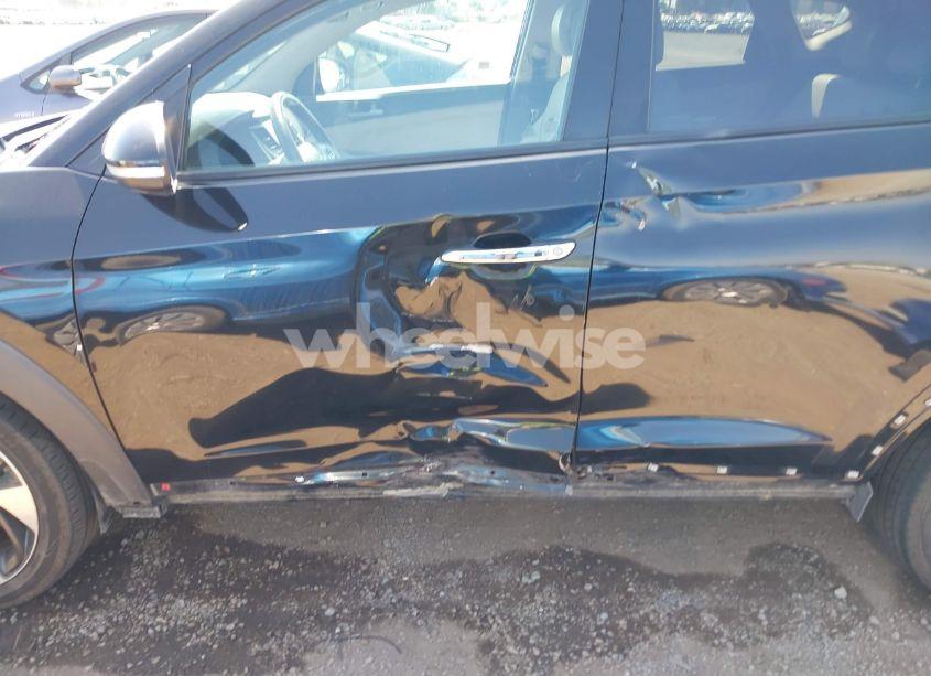 Photo 6 of 2017 Hyundai Tucson LIMITED (VIN KM8J33A20HU424274)