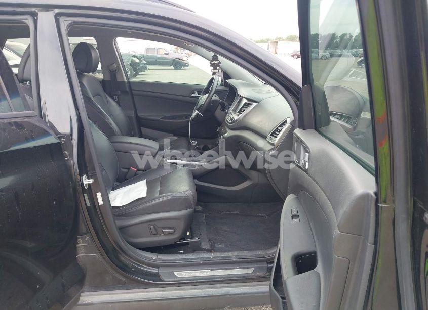 Photo 5 of 2016 Hyundai Tucson LIMITED (VIN KM8J33A22GU091820)