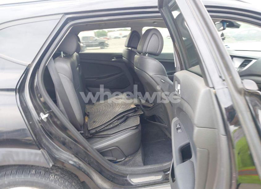 Photo 8 of 2016 Hyundai Tucson LIMITED (VIN KM8J33A22GU091820)