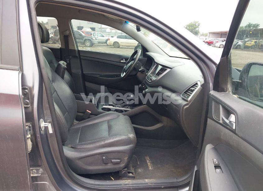 Photo 5 of 2016 Hyundai Tucson LIMITED (VIN KM8J33A22GU181677)