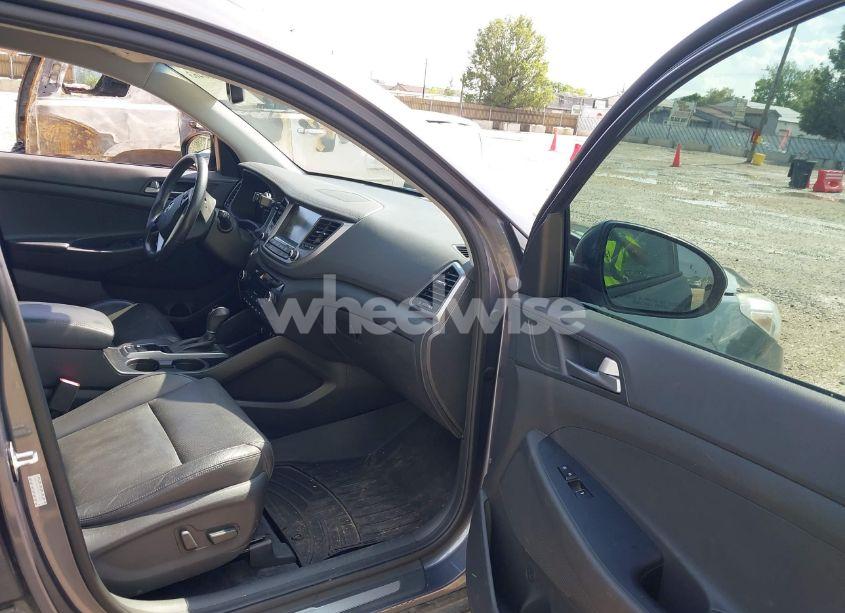 Photo 5 of 2016 Hyundai Tucson LIMITED (VIN KM8J33A27GU111804)