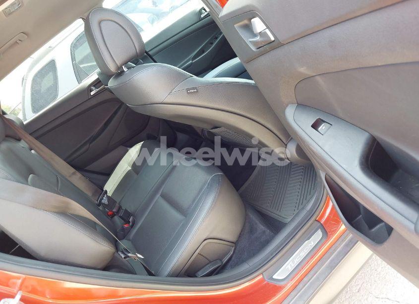Photo 8 of 2016 Hyundai Tucson LIMITED (VIN KM8J33A28GU045814)