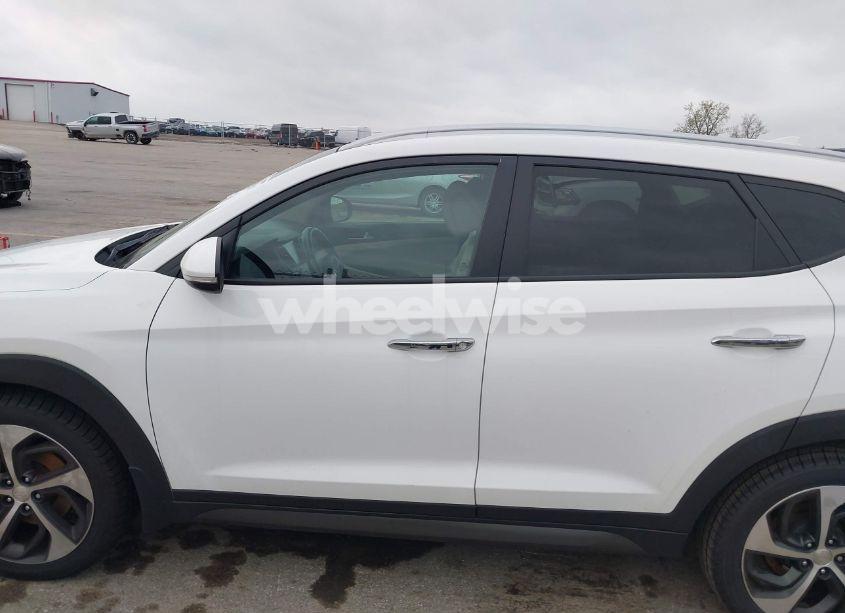 Photo 14 of 2016 Hyundai Tucson LIMITED (VIN KM8J33A2XGU037231)