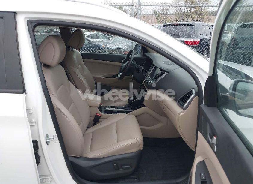 Photo 5 of 2016 Hyundai Tucson LIMITED (VIN KM8J33A2XGU037231)