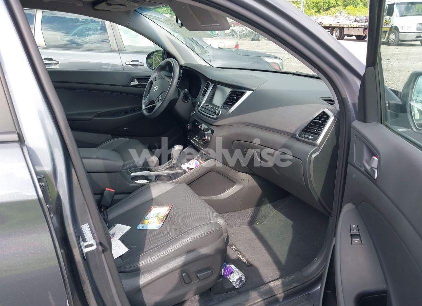 Photo 5 of 2017 Hyundai Tucson LIMITED (VIN KM8J33A2XHU594397)