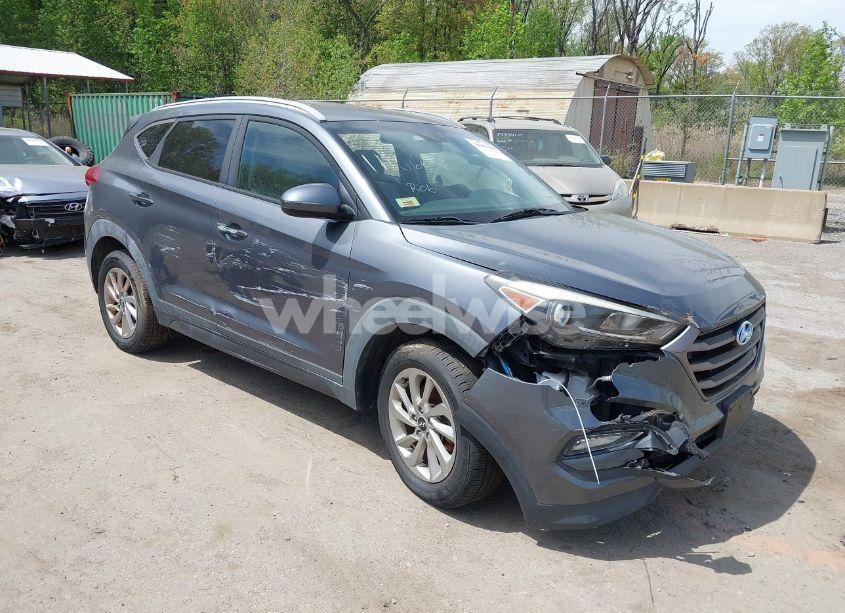 2016 Hyundai Tucson SE (VIN KM8J33A40GU089596) main photo
