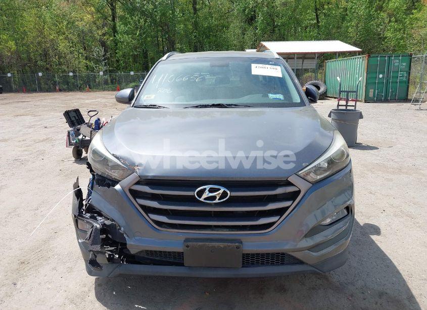 Photo 11 of 2016 Hyundai Tucson SE (VIN KM8J33A40GU089596)