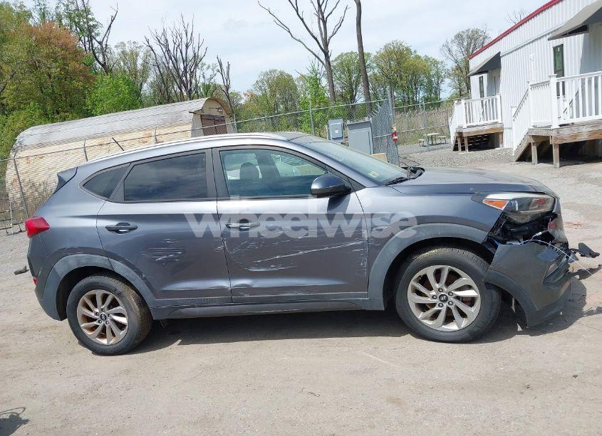 Photo 12 of 2016 Hyundai Tucson SE (VIN KM8J33A40GU089596)