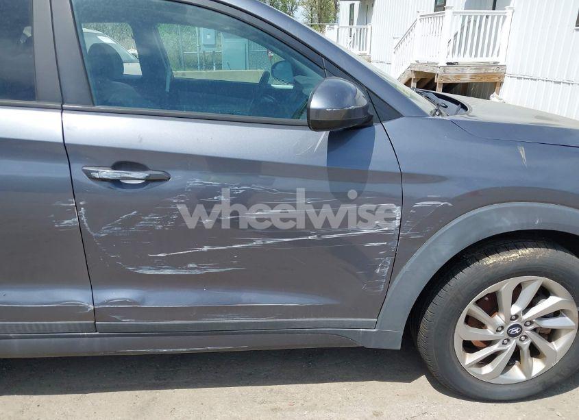 Photo 17 of 2016 Hyundai Tucson SE (VIN KM8J33A40GU089596)