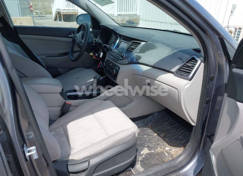 Photo 5 of 2016 Hyundai Tucson SE (VIN KM8J33A40GU089596)