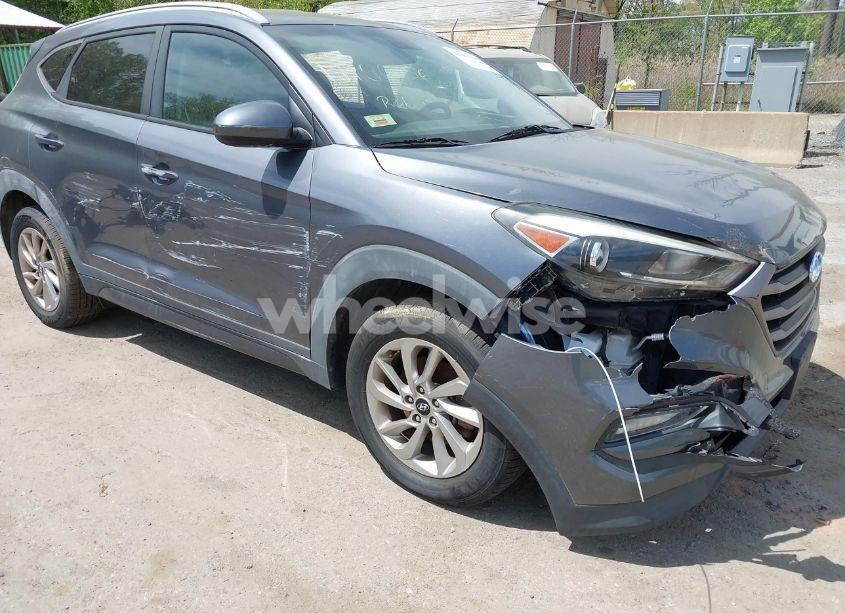 Photo 6 of 2016 Hyundai Tucson SE (VIN KM8J33A40GU089596)