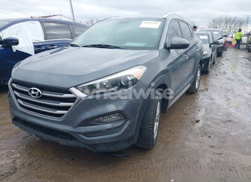 Photo 2 of 2017 Hyundai Tucson SE (VIN KM8J33A41HU275178)