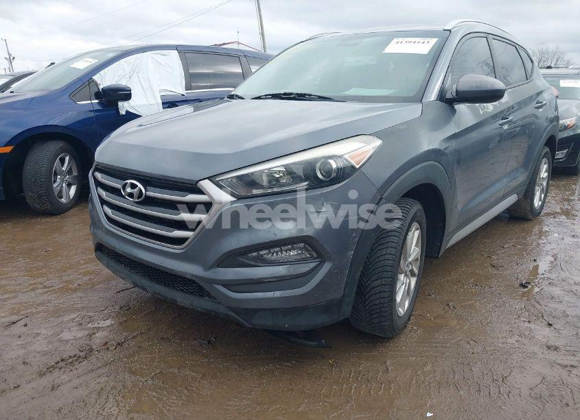 Photo 6 of 2017 Hyundai Tucson SE (VIN KM8J33A41HU275178)